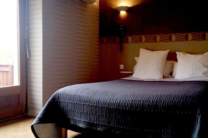 Room 5 of 14