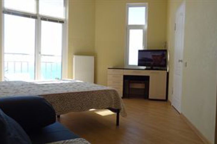 Room 103 of 176