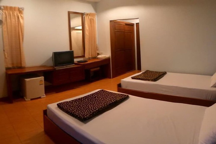 Room 6 of 23