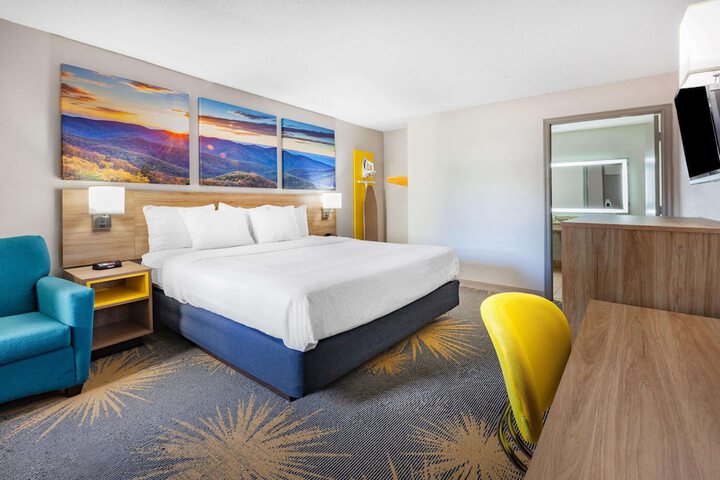 Room 15 of 25