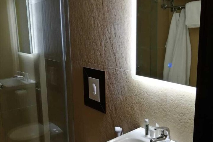 Room 7 of 7