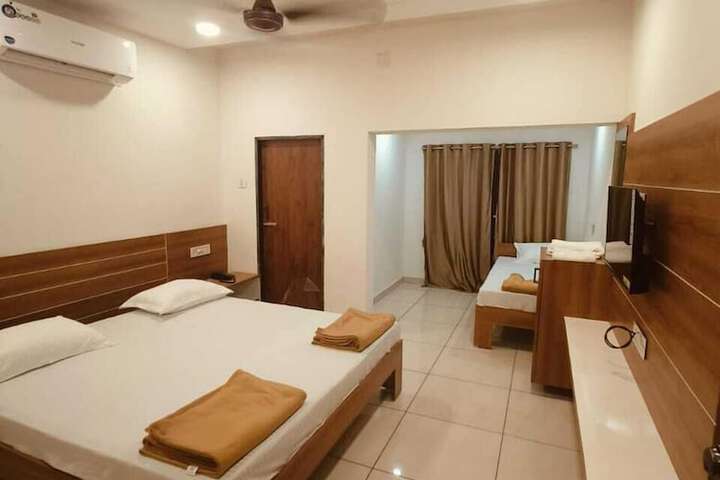 Room 4 of 15