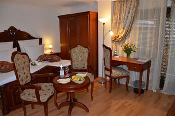 Room 16 of 42