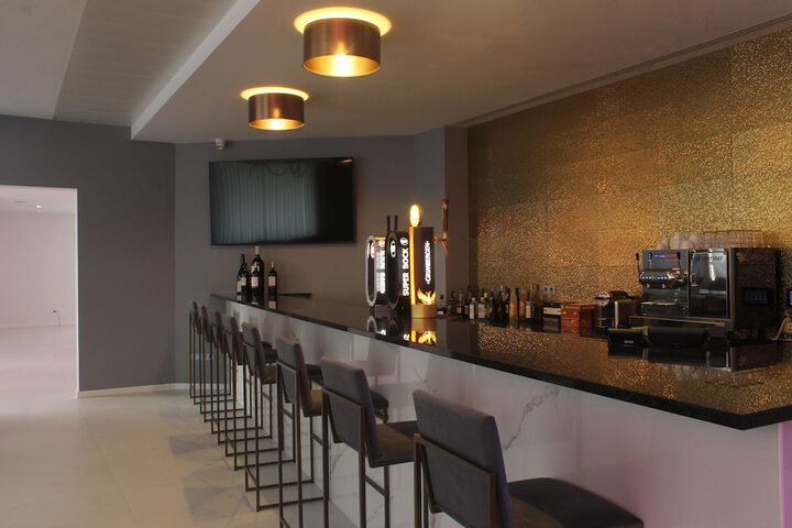 Lounge 19 of 24