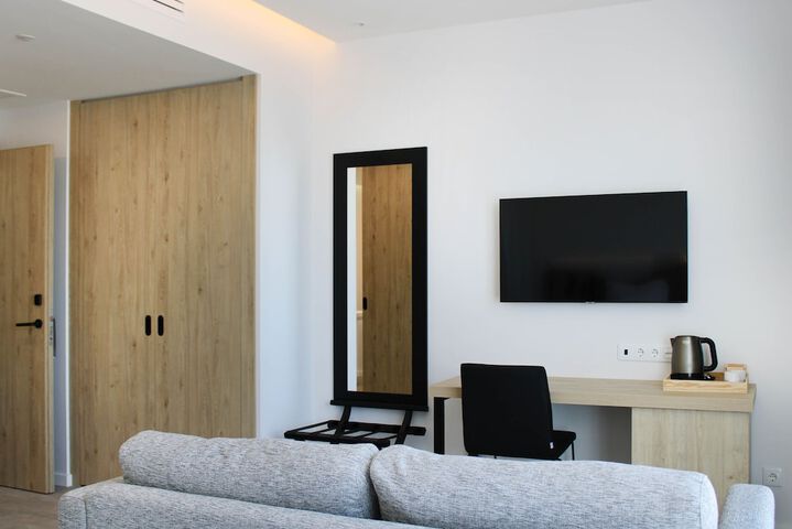 Room 4 of 68