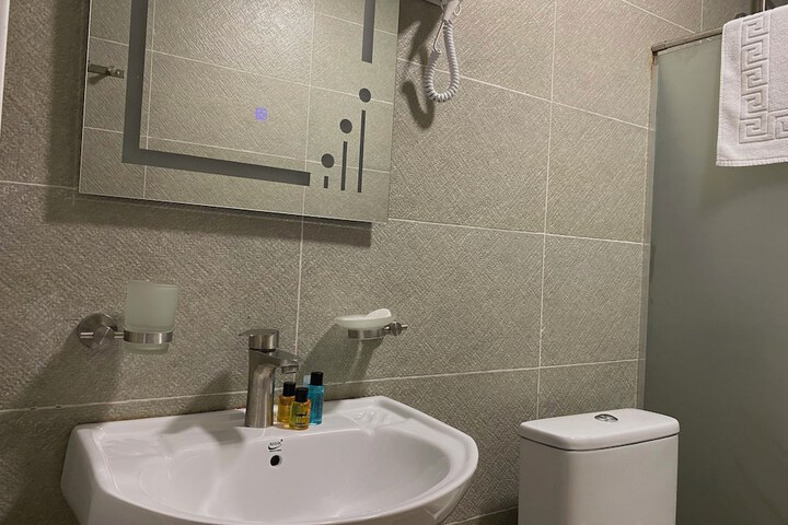 Room 13 of 19