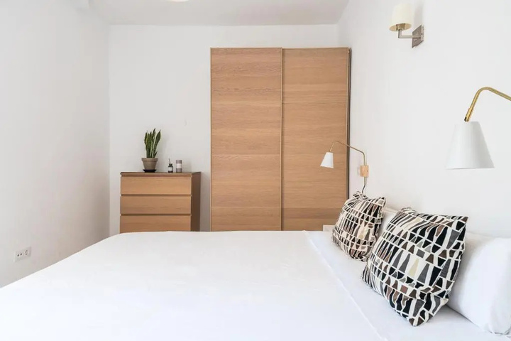 Room 4 of 19