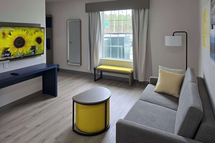1 King Bed (7 of 8)