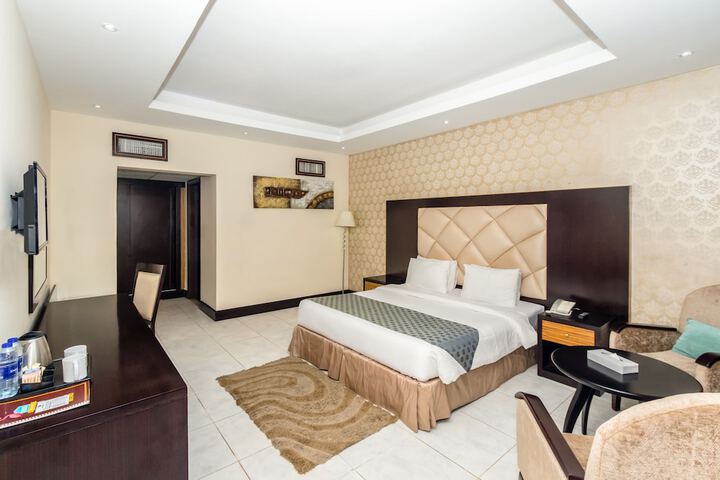 Room 4 of 63