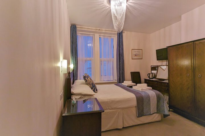 Room 16 of 96