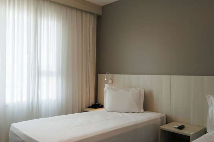 Room 25 of 48
