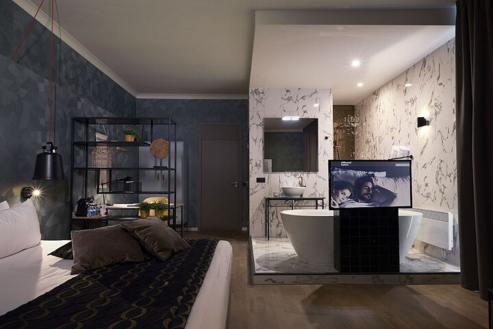 Room 37 of 37