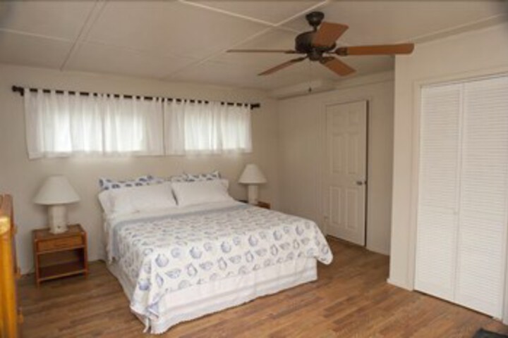 Room 8 of 18