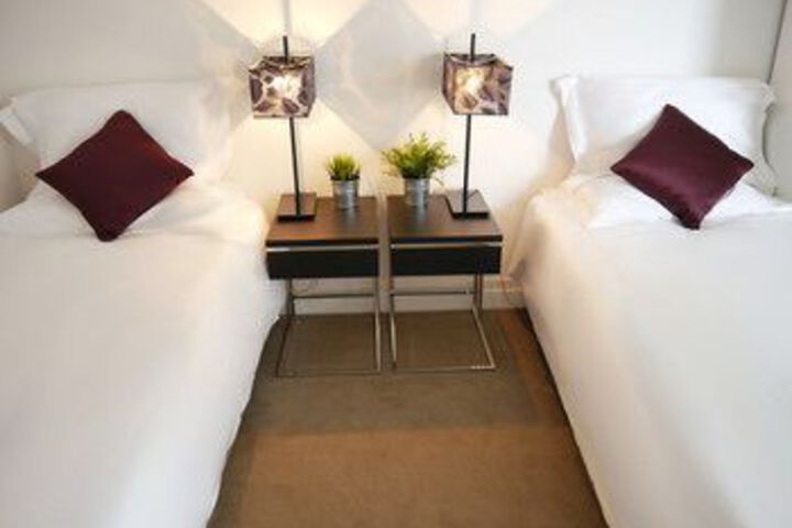 Room 7 of 11