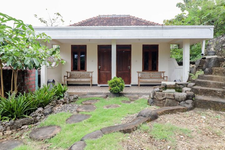 Rock Garden Homestay & Resto