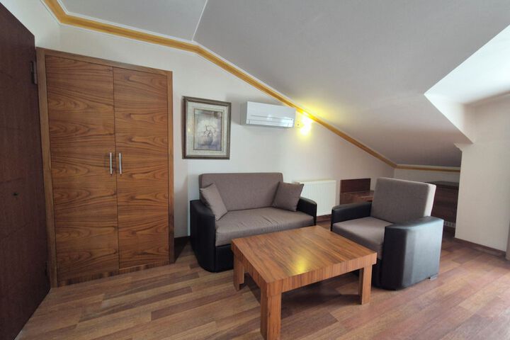 Room 12 of 30