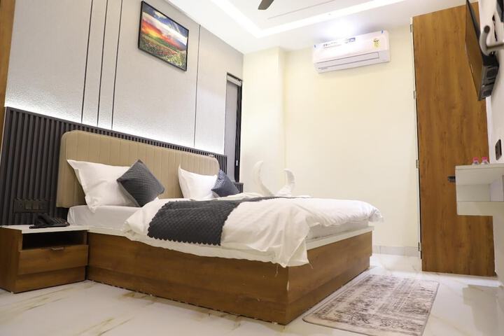 Room 5 of 35