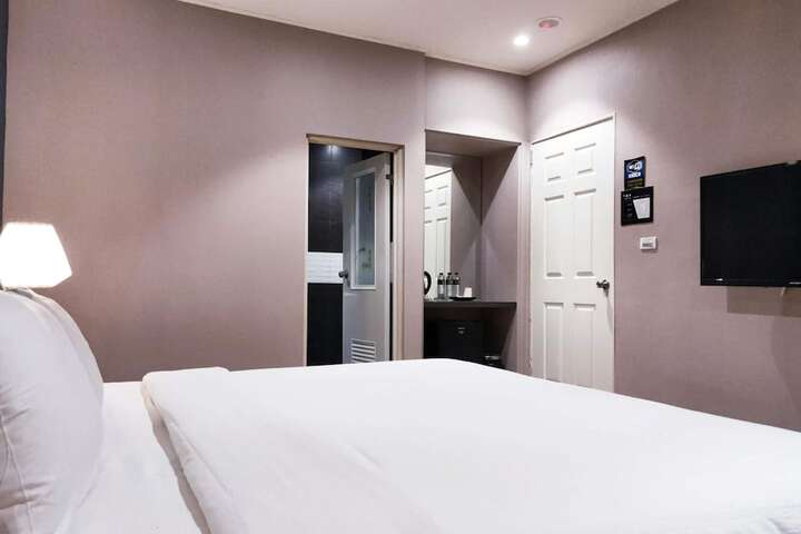 Room 21 of 49