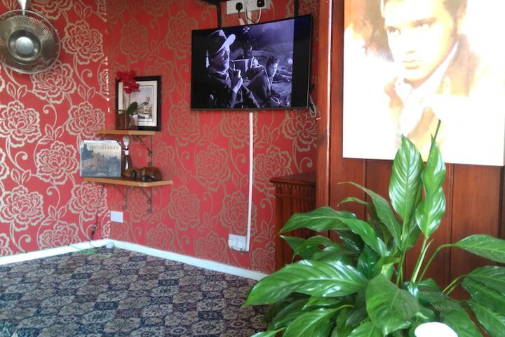 Lounge 91 of 102