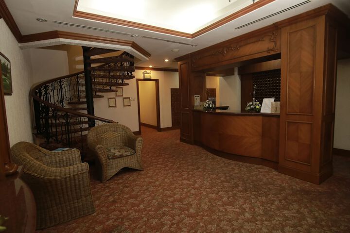 Entrance & Lobby