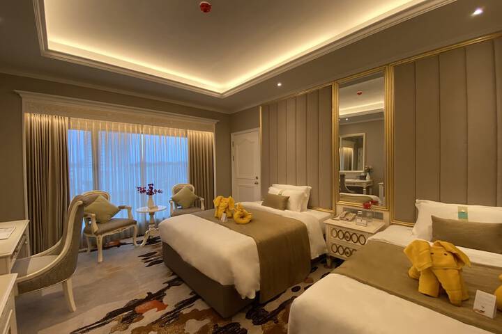 Room 13 of 37