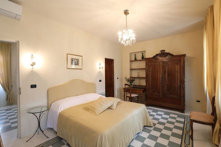 Room 9 of 44