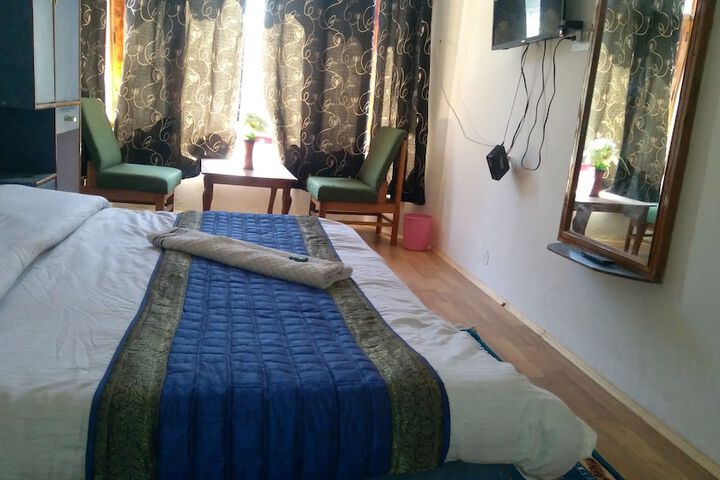 Room 5 of 14