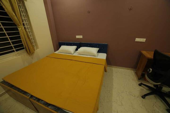 Room 4 of 11