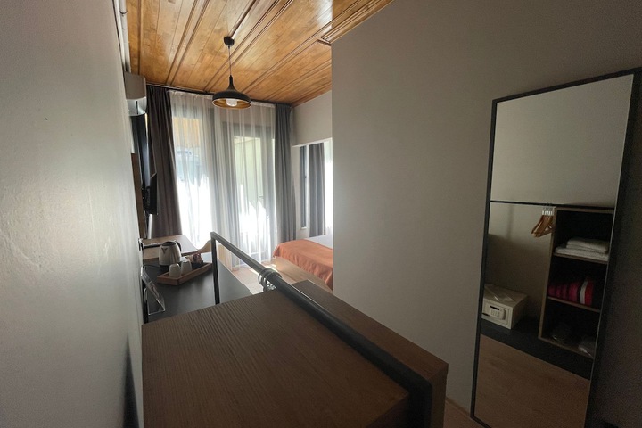 Room 44 of 72