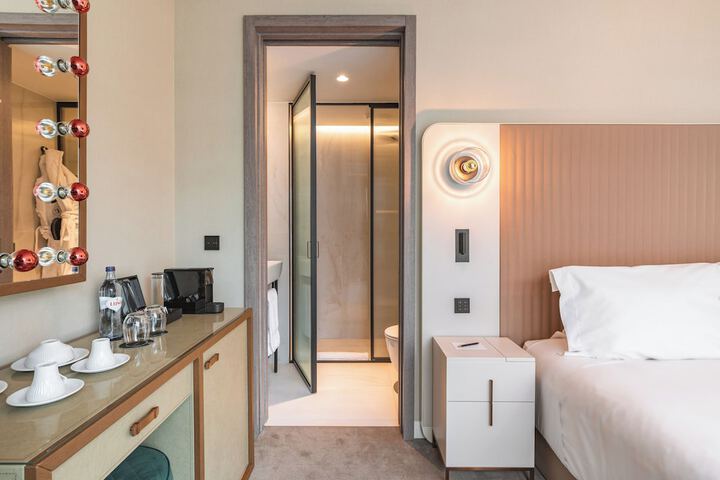 Room 18 of 113