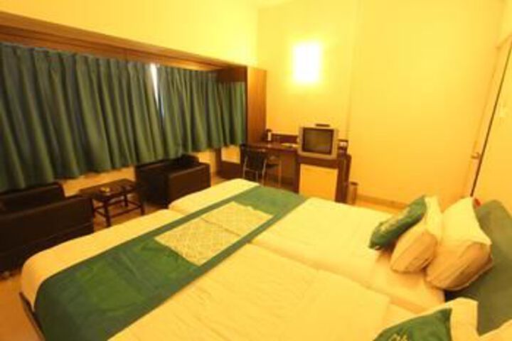 Room 8 of 16