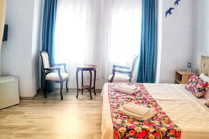 Room 3 of 9