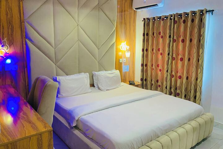 Room 11 of 26