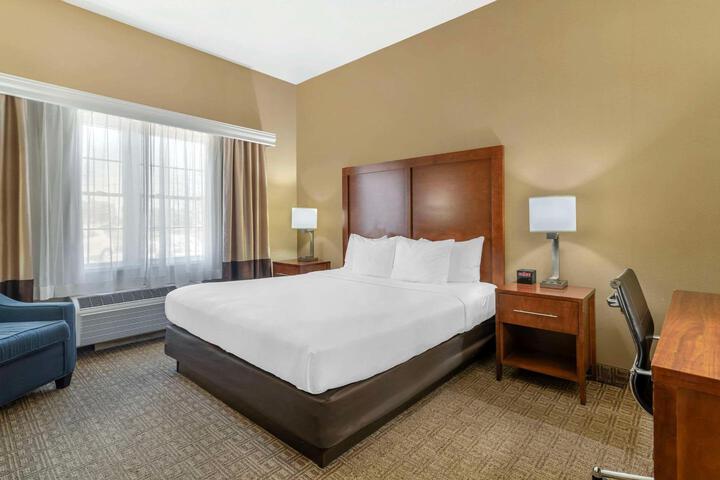 1 King Bed (7 of 18)