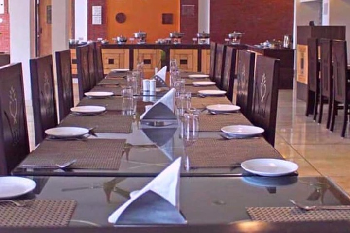 Dining 14 of 19