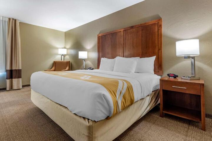 1 King Bed (14 of 20)