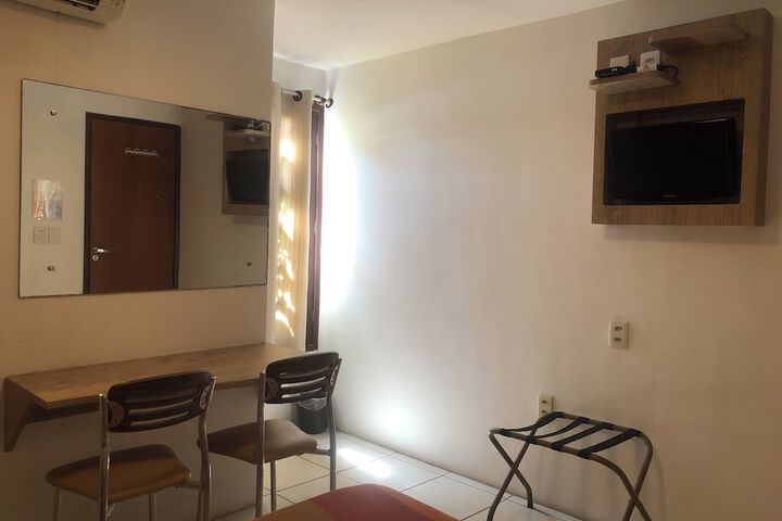 Room 14 of 80