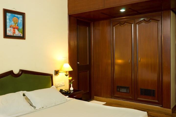 Room 5 of 14