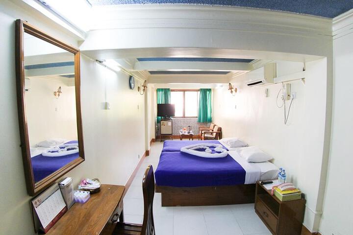 Room 4 of 7