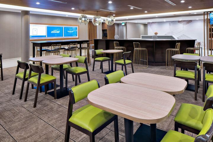 Lobby lounge