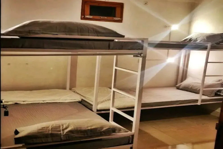 Room 3 of 7
