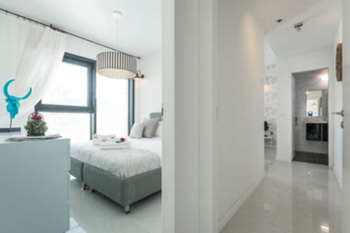 Room 72 of 153