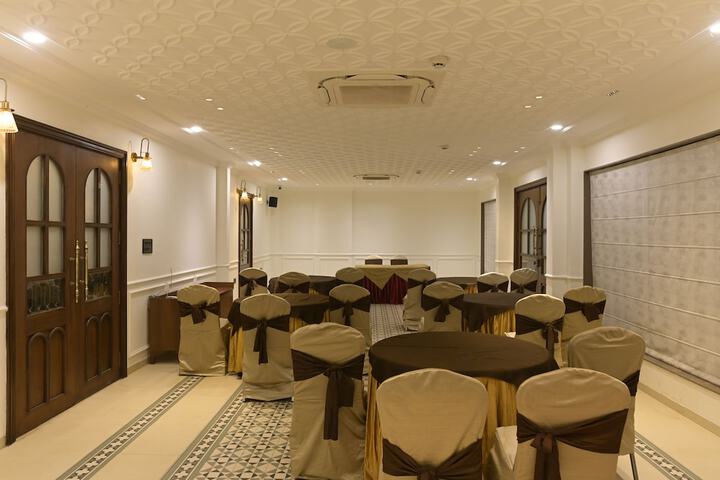 Ballroom/Hall 56 of 72