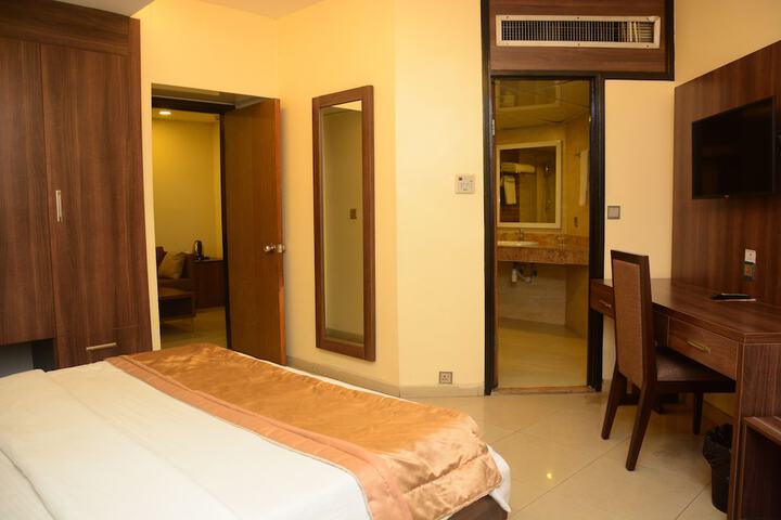 Room 7 of 48