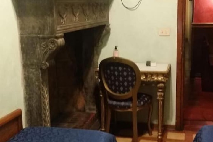 Room 24 of 53