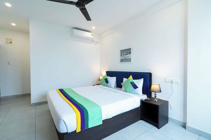 Room 11 of 27