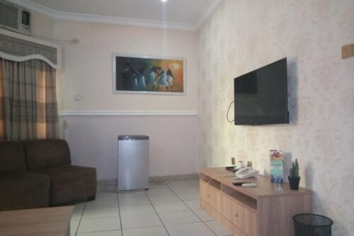 Room 12 of 19