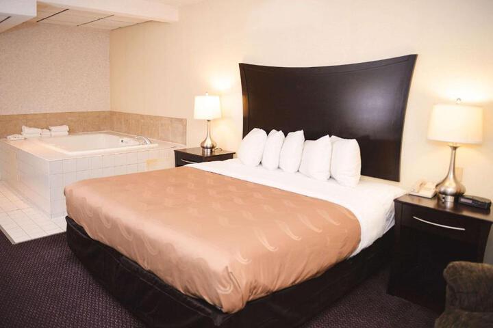 1 King Bed (16 of 27)