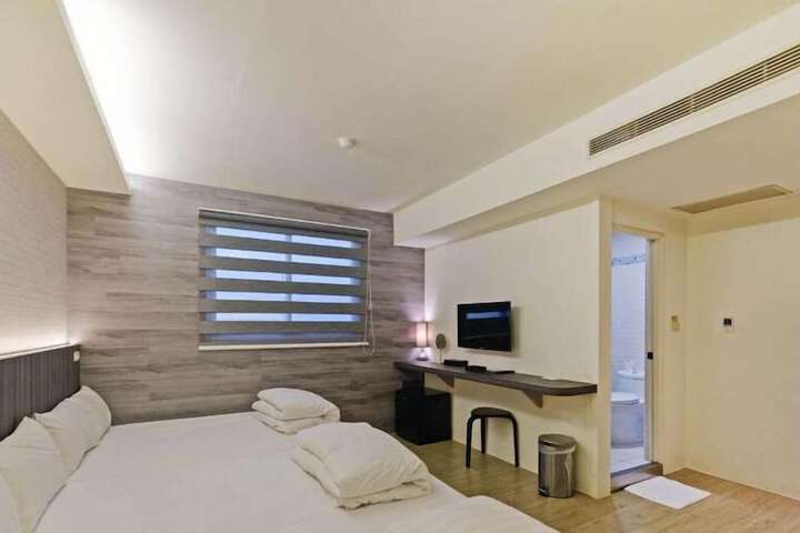 Room 12 of 19