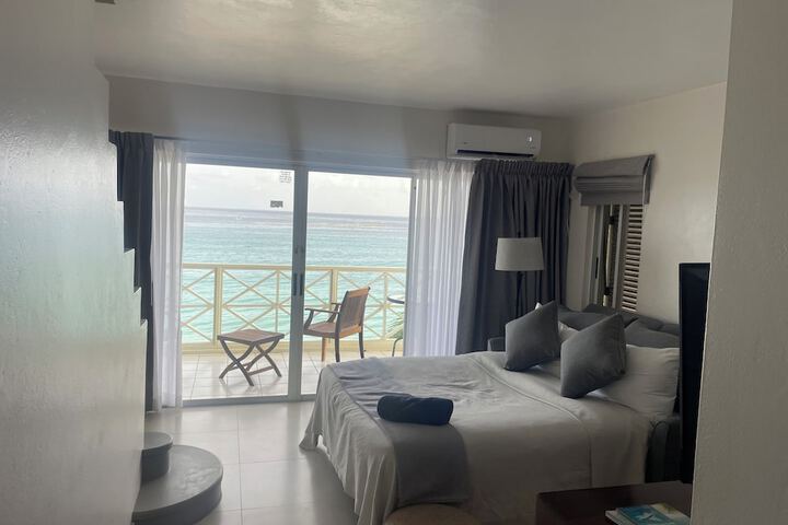 Room 35 of 204